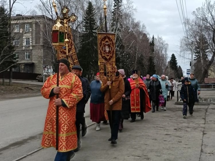 В праздник Светлого Христова Воскресения в селе Алтайское состоялся Пасхальный крестный ход