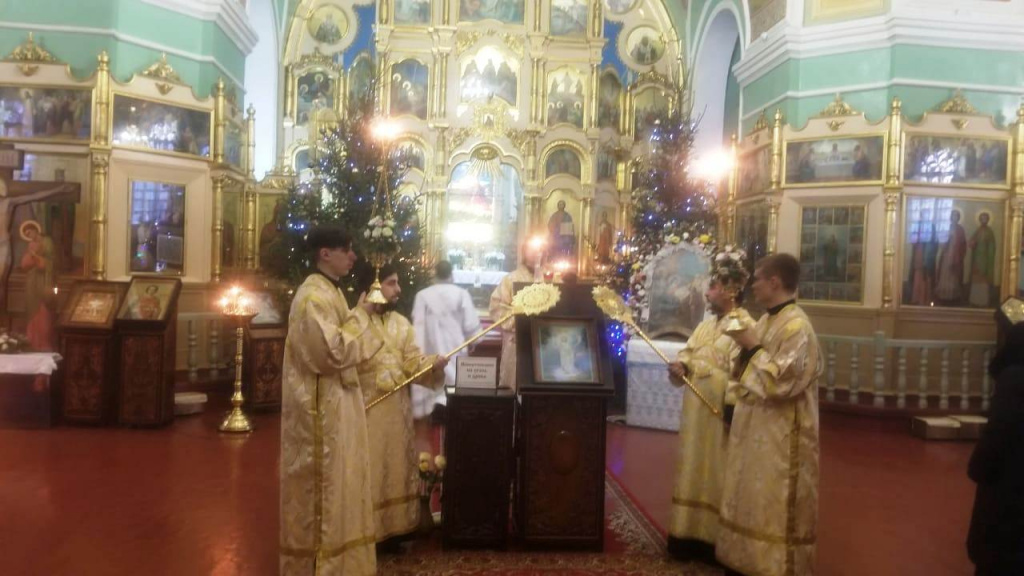  Накануне Недели 30-й по Пятидесятнице епископ Серафим совершил всенощное бдение в Успенском кафедральном соборе
