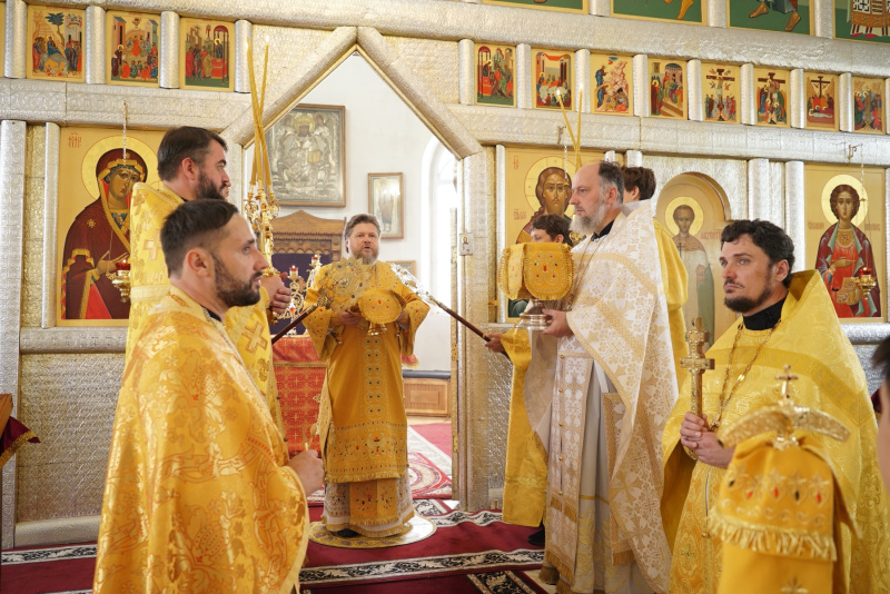 В Неделю 3-ю по Пятидесятнице епископ Серафим совершил Божественную литургию в Пантелеимоновском соборе города Белокурихи и благословил участников крестного хода «Белокуриха – Коробейниково» 