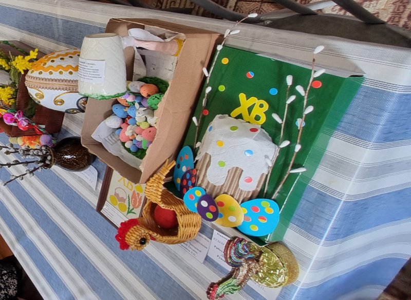 В храме Покрова Пресвятой Богородицы села Алтайское выбраны творческие работы для детского епархиального конкурса «Пасхальный сувенир» 