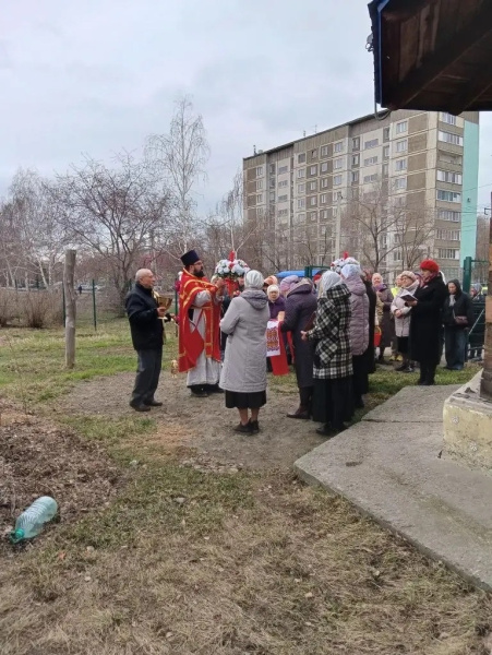 В четверг Светлой седмицы за Божественной литургией в храме иконы Божией Матери «Умиление» города Бийска молились дети и родители общественной организации «Дети Ангелы»