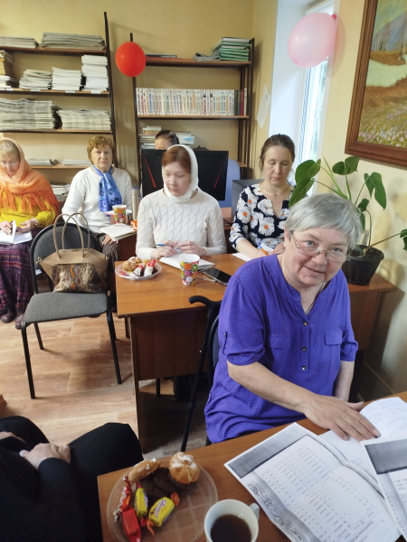 В День славянской письменности и культуры в библиотеке города Белокурихи прошла встреча, посвященная изучению церковнославянского языка 