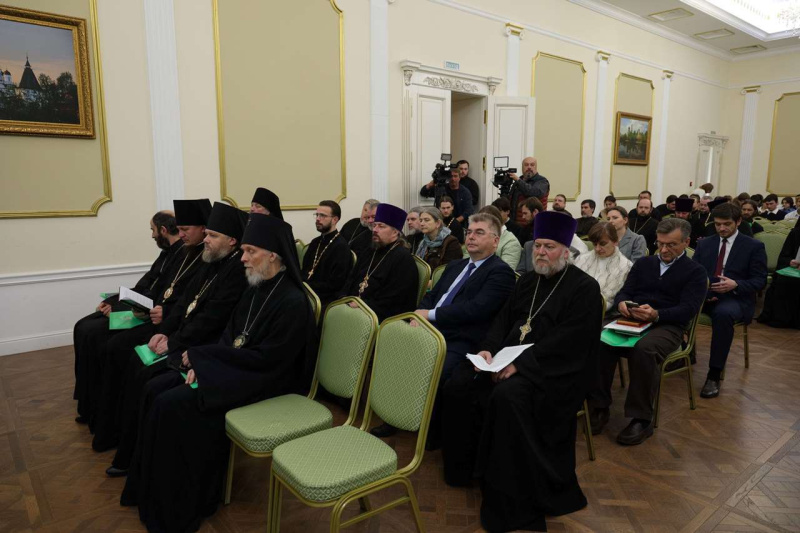 Епископ Серафим принял участие в открытии Всероссийской научно-практической конференции «Человек в мире высоких технологий: риски, приобретения, нравственный выбор» в Калужской духовной семинарии
