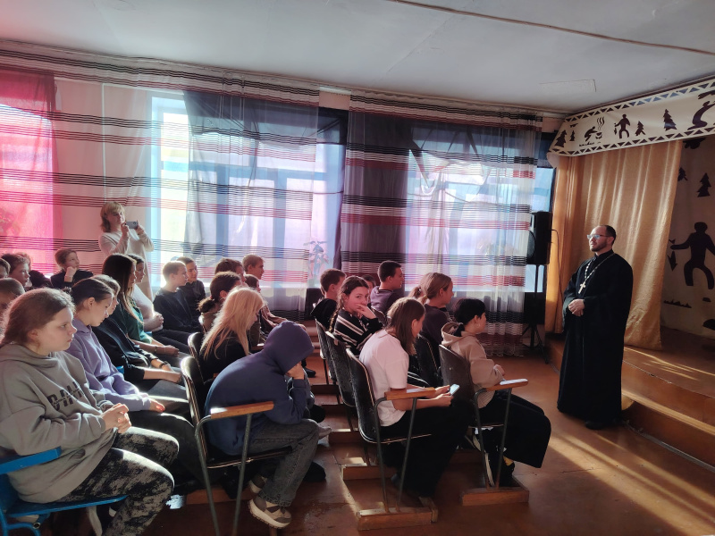 Благочинный Красногорского округа принял участие в профилактической беседе со школьниками, посвященной борьбе со сквернословием 