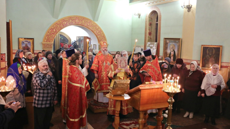 В день памяти великомученицы Екатерины епископ Серапион совершил Божественную литургию в селе Сростки