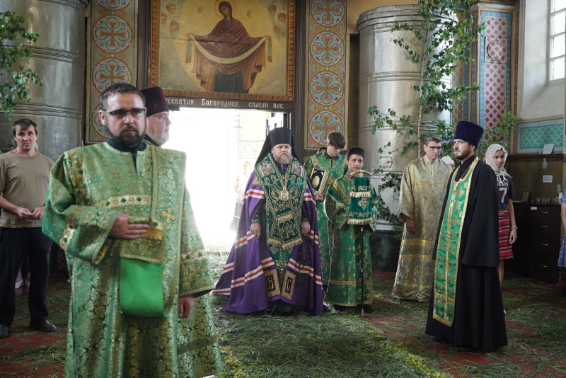 Накануне праздника Святой Троицы (Пятидесятницы) епископ Серафим совершил всенощное бдение в Успенском кафедральном соборе