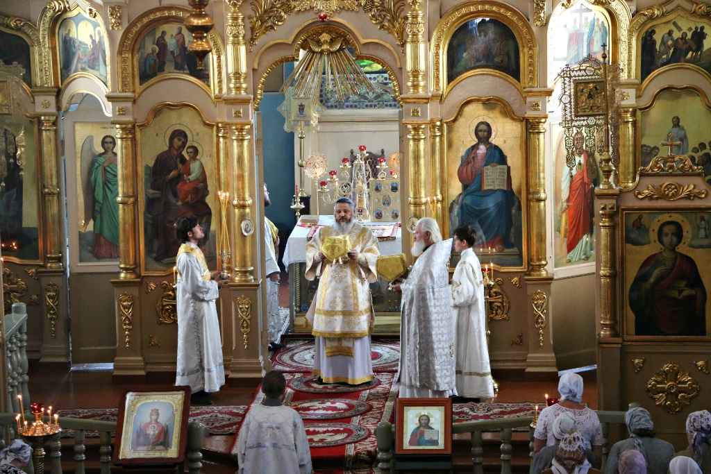 Божественная Литургия в Успенском кафедральном соборе города Бийска