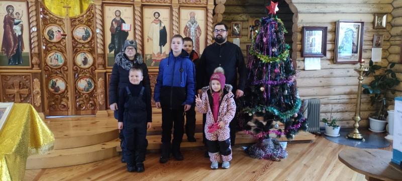 Юные читатели библиотеки села Енисейское посетили Свято-Димитриевский храм