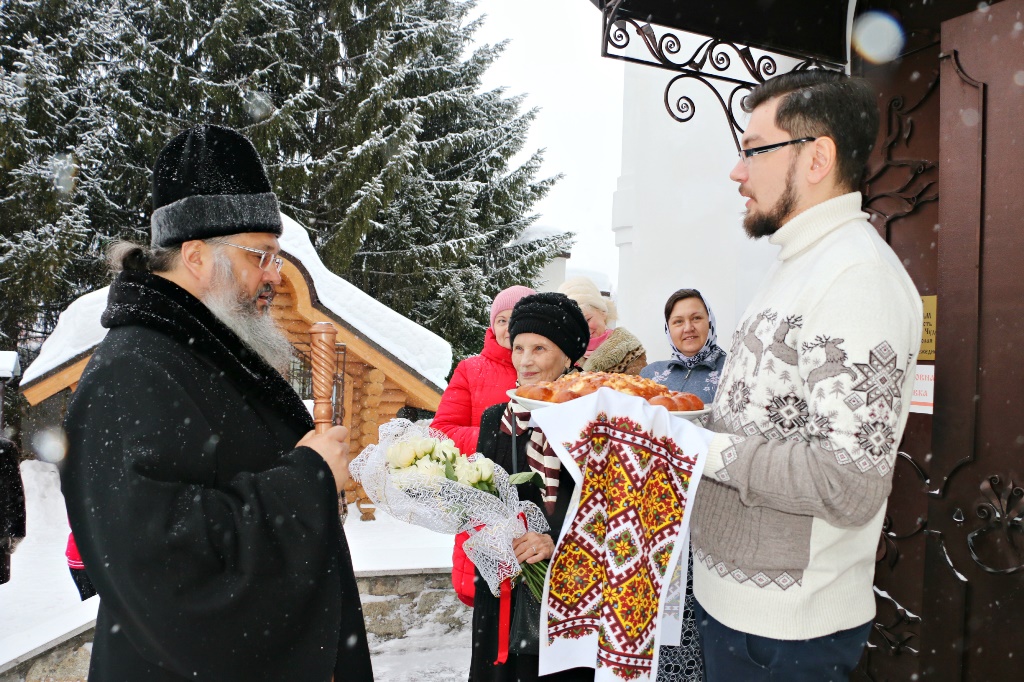 Накануне дня памяти святителя Николая Чудотворца епископ Серапион совершил всенощное бдение в Никольском храме города Белокуриха