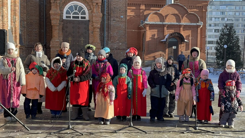 В праздник Сретения Господня на территории храма Казанской иконы Божией Матери города Бийска прошла «Широкая масленица»