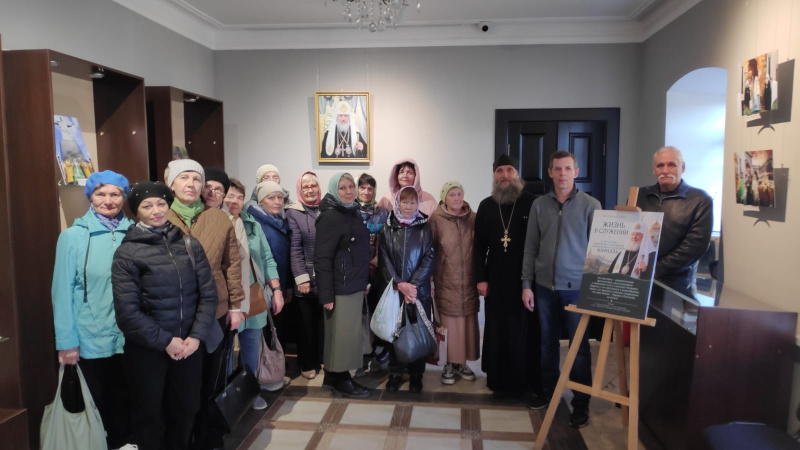 Руководитель отдела по взаимодействию с вооруженными силами и правоохранительными органами организовал посещение Бийского архиерейского подворья для участников еженедельного молебна о воинах 