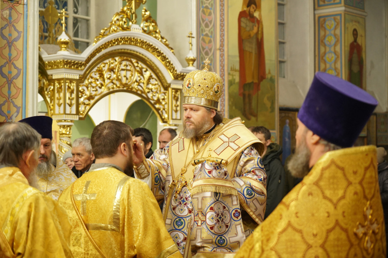 Накануне Недели 26-й по Пятидесятнице епископ Серафим совершил всенощное бдение в Успенском кафедральном соборе