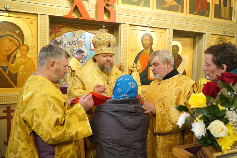 В день памяти святителя Николая Чудотворца епископ Серафим совершил Божественную литургию в Никольском храме города Белокурихи 