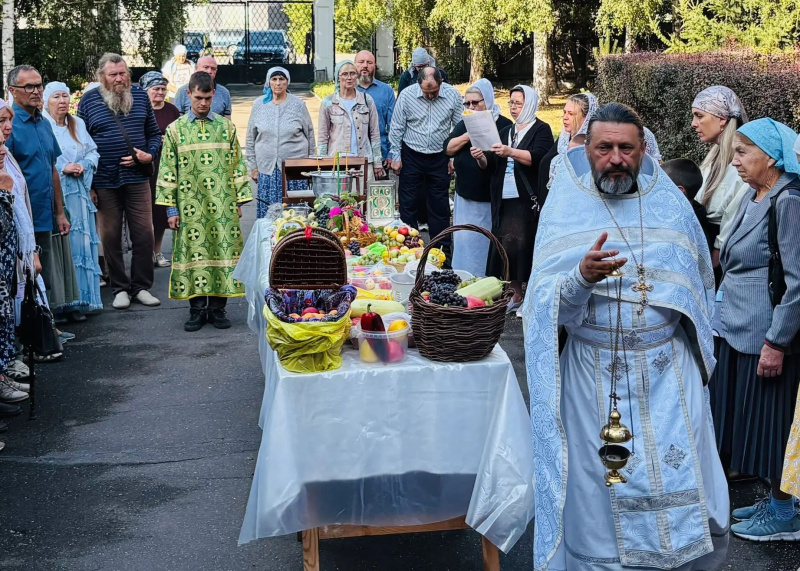 В праздник Преображения Господня приход храма Святой Троицы села Малоугренево праздновал 30-летний юбилей  