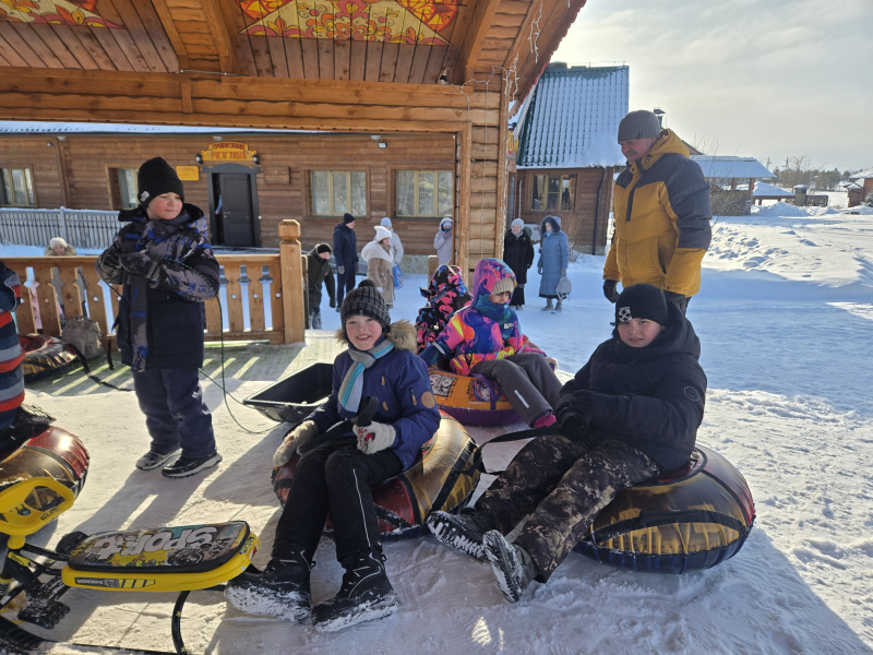 Воспитанники воскресной школы Пантелеимоновского собора города Белокурихи посетили храм святителя Николая Чудотворца села Новотырышкино 
