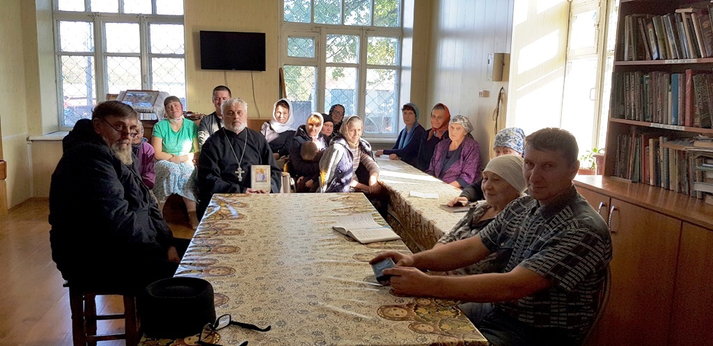В октябре в Покровском Храме  села Алтайское начали свою работу секции в воскресных школах для детей и взрослых