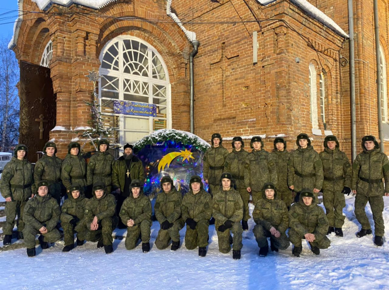 Военнослужащие Бийского гарнизона посетили Рождественское богослужение 
