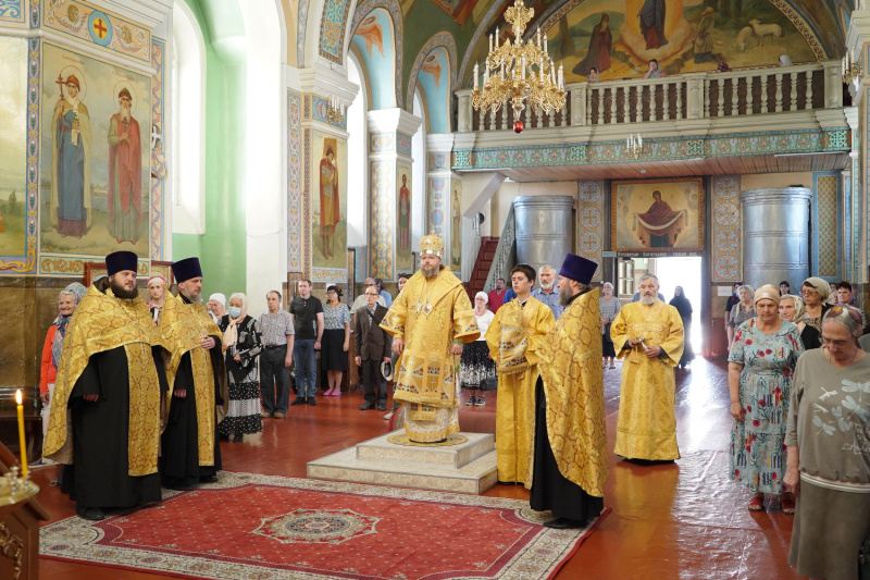 Епископ Серафим совершил Всенощное бдение накануне Недели 2-й по Пятидесятнице, Всех святых, в земле Русской просиявших