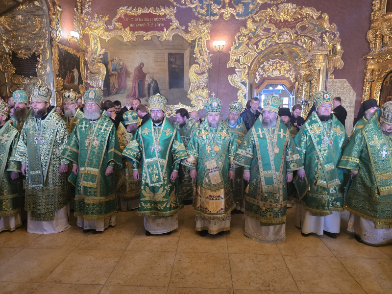 В день памяти преподобного Сергия Радонежского епископ Серафим принял участие в соборном богослужении в Троице-Сергиевой лавре