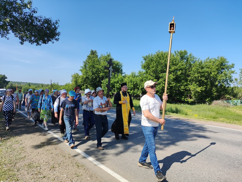 В Целинном районе состоялся традиционный крестный ход из села Сухая Чемровка в село Сверчково