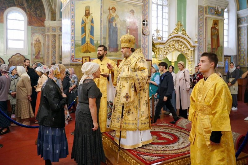 Накануне Недели 16-й по Пятидесятнице, пред Воздвижением,  епископ Серафим совершил всенощное бдение в Успенском кафедральном соборе
