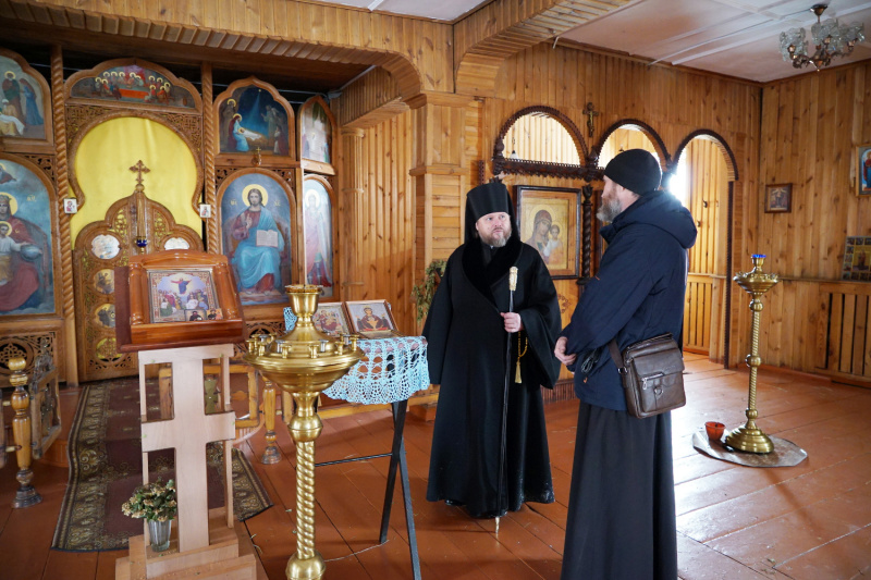 Епископ Серафим посетил с рабочим визитом молитвенное помещение в селе Троицкое, в котором проводились Богослужения до постройки нового храма 