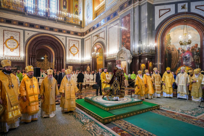 Епископ Бийский и Белокурихинский Серафим принял участие в торжественном богослужении в семнадцатую годовщину интронизации Святейшего Патриарха Кирилла в Храме Христа Спасителя 