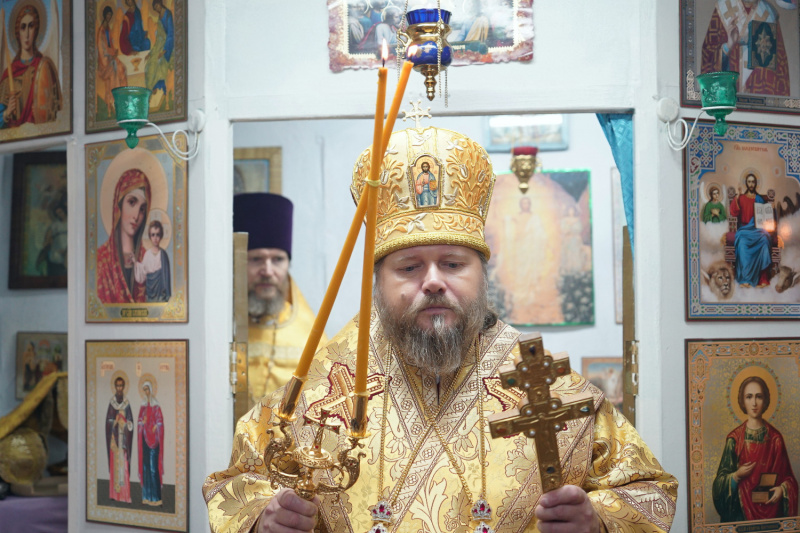 В Неделю 15-ю по Пятидесятнице епископ Серафим совершил Божественную литургию в храме Казанской иконы Божией Матери поселка Гордеевский 