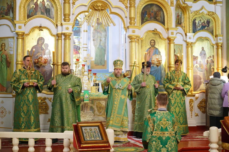 Накануне дня памяти преподобного Серафима Саровского епископ Серафим совершил всенощное бдение в Успенском кафедральном соборе