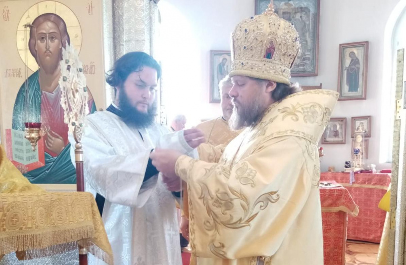Епископ Серафим совершил Божественную литургию и диаконскую хиротонию 