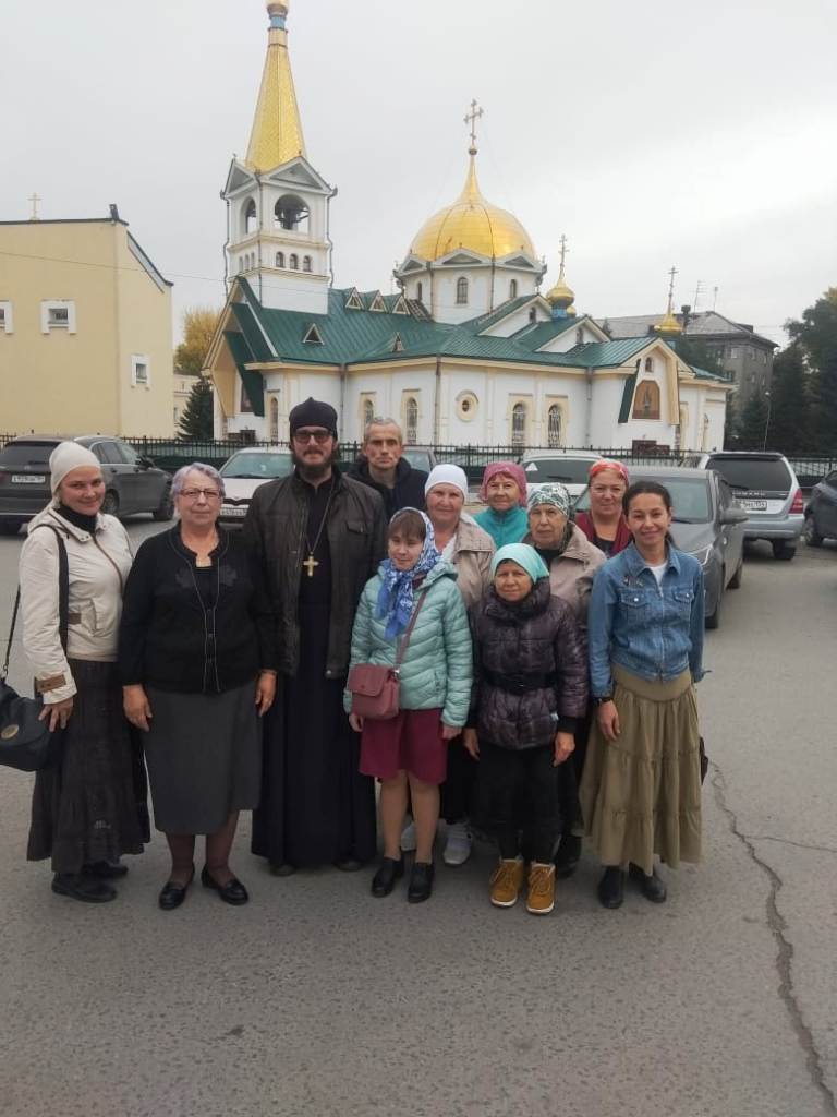 19 сентября группа из 13 человек из Бийской Епархии во главе со священником Вадимом Четверговым совершила поездку в Новосибирскую митрополию к мощам святого Спиридона Тримифунтского