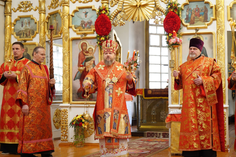 В понедельник Светлой седмицы епископ Серафим совершил вечернее богослужение в храме Казанской иконы Божией Матери города Бийска 