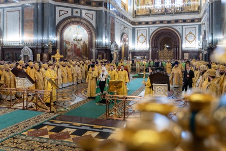 В Неделю 31-ю по Пятидесятнице, по Богоявлении, епископ Серафим молился на Патриаршей литургии в Храме Христа Спасителя