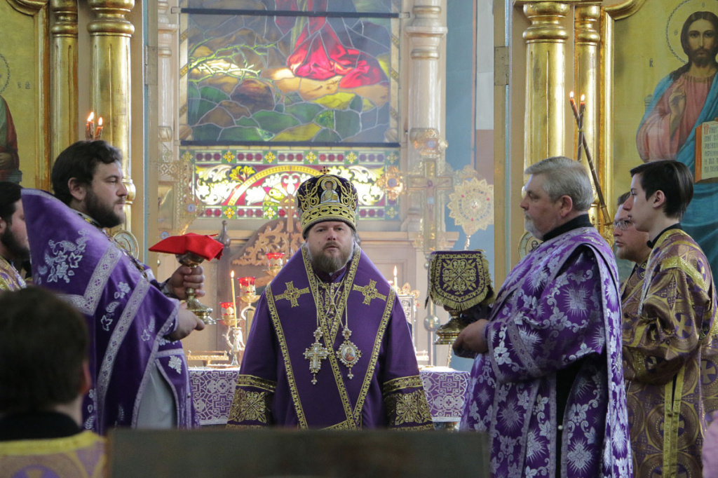 Епископ Серафим совершил Божественную литургию 5-й Недели Великого поста 