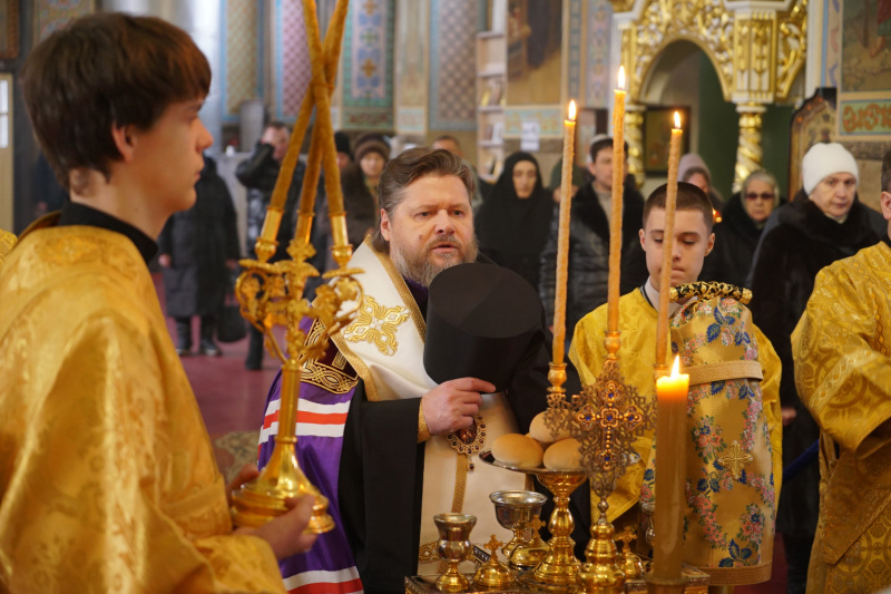 Накануне Недели 1-й Великого поста епископ Серафим совершил всенощное бдение в Успенском кафедральном соборе