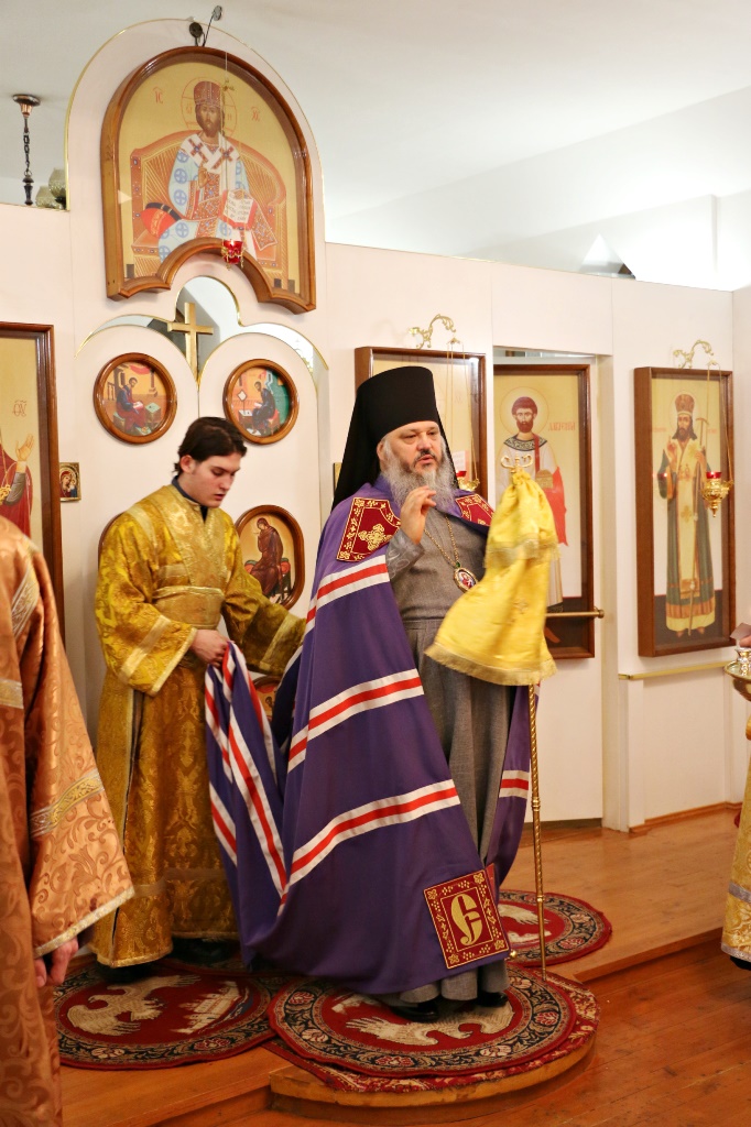 Епископ Серапион совершил Божественную литургию в храме святителя Димитрия Ростовского Бийского архиерейского подворья