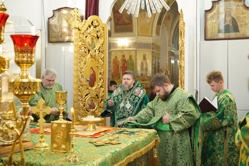 В день памяти преподобного Серафима Саровского епископ Серафим совершил Божественную литургию в Успенском кафедральном соборе