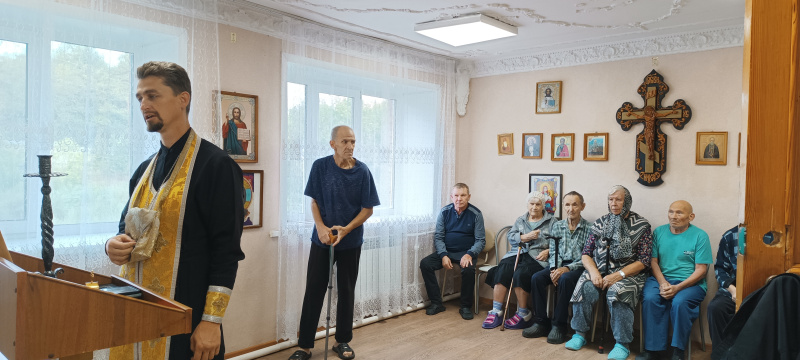 Священнослужители Бийской епархии посетили Бийский дом-интернат для престарелых и инвалидов