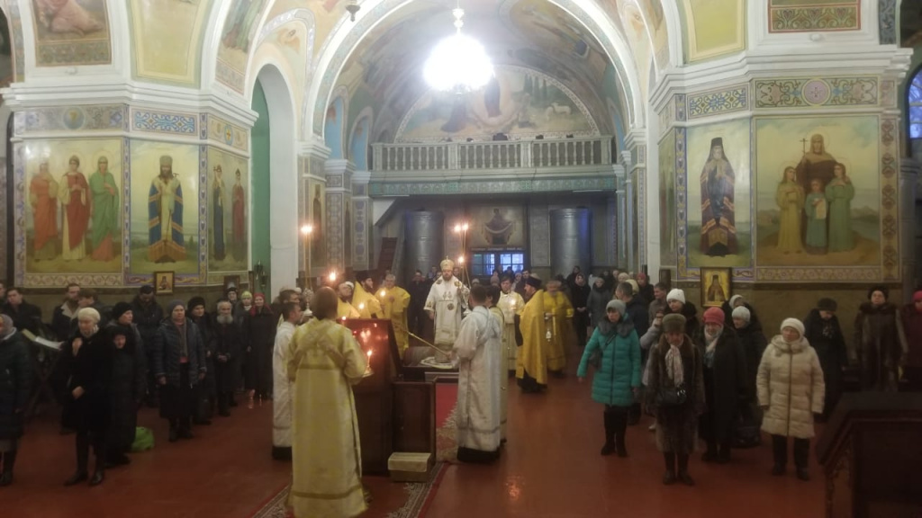 Епископ Серафим совершил всенощное бдение в Успенском кафедральном соборе накануне 26-й Недели по Пятидесятнице 