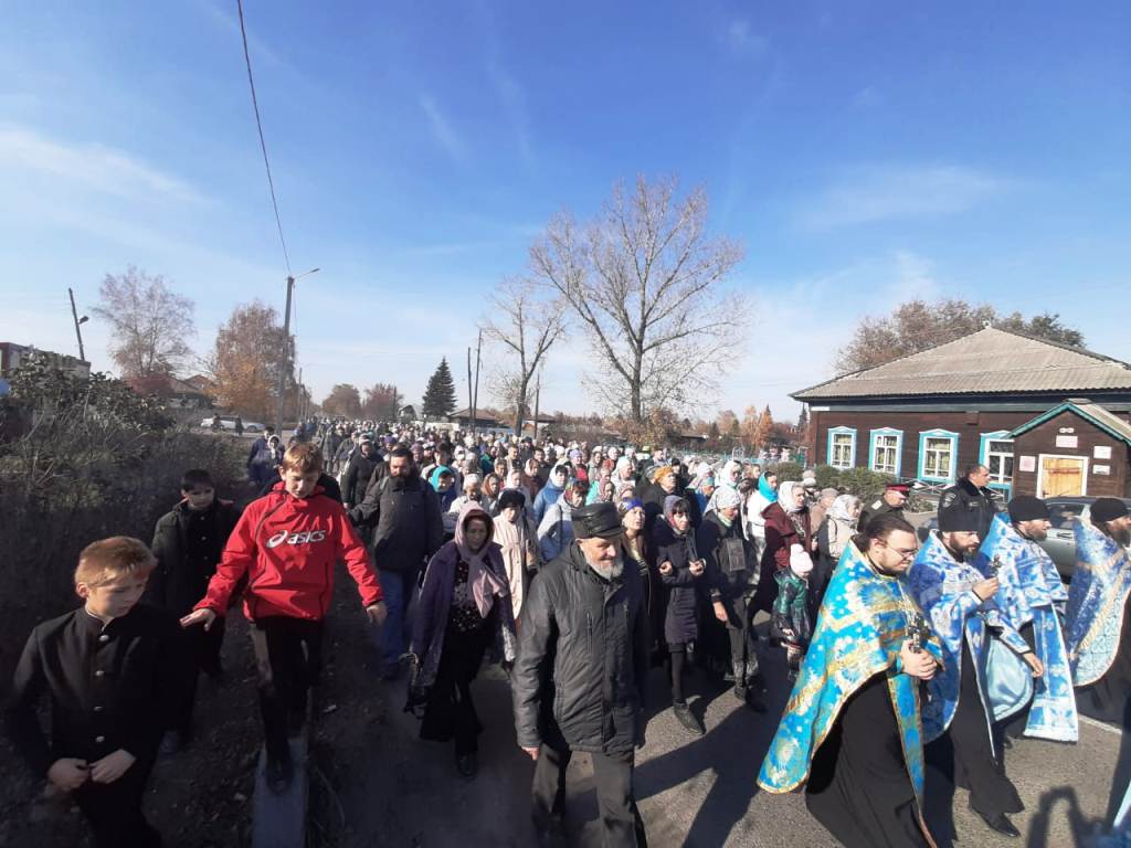 В городе Бийске состоялся крестный ход на праздник Покрова Пресвятой Богородицы