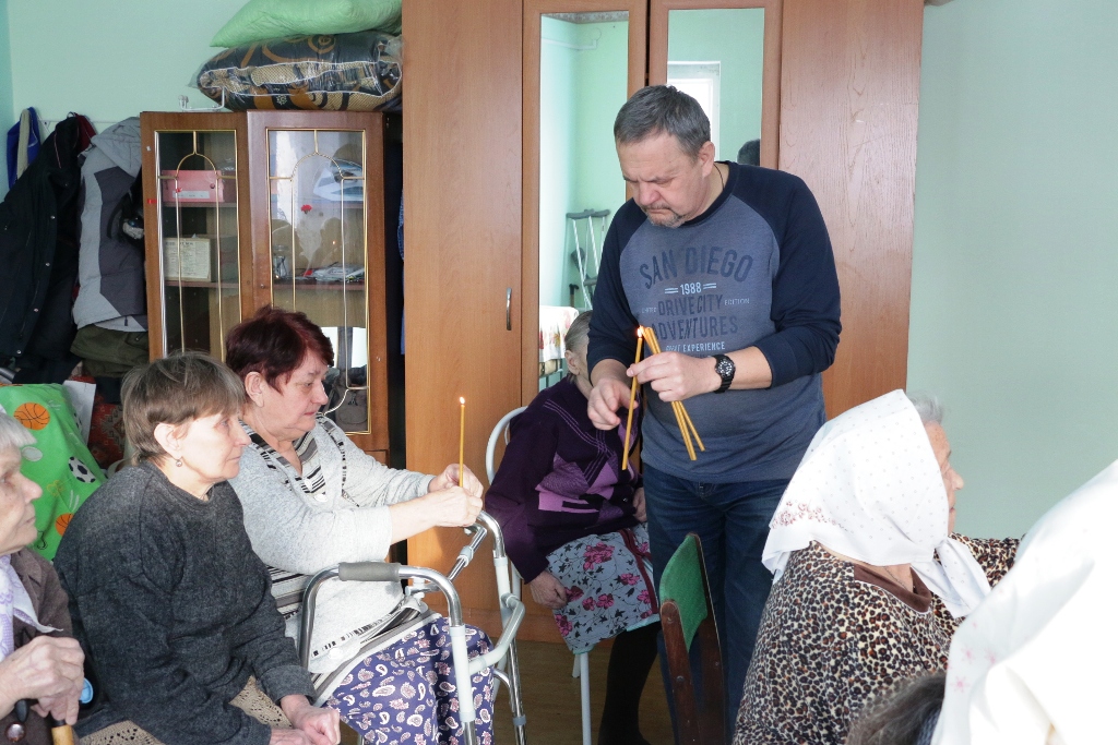 Миссионеры Бийской епархии посетили Ненинский «Дом ветеранов»