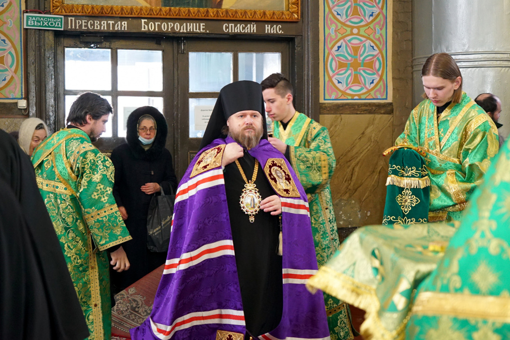 Епископ Серафим совершил Вечернее богослужение накануне Дня памяти преподобного Серафима Саровского