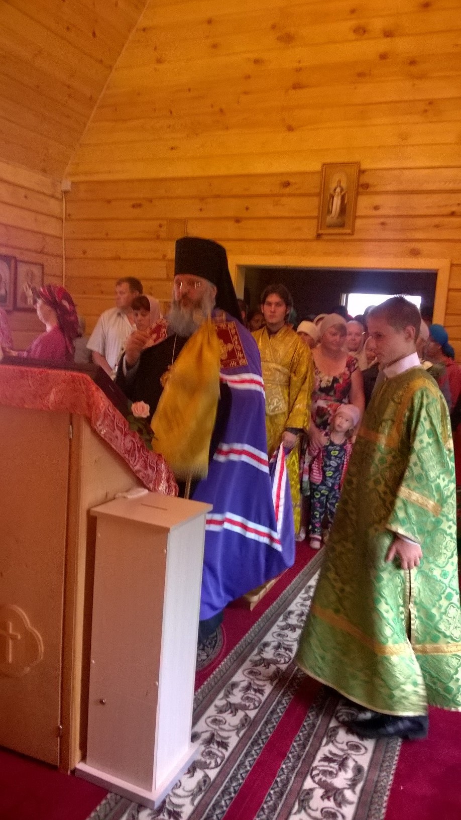 Епископ Бийский и Белокурихинский Серапион совершил богослужение на престольный праздник в храме Пророка Божия Илии  села Усятском