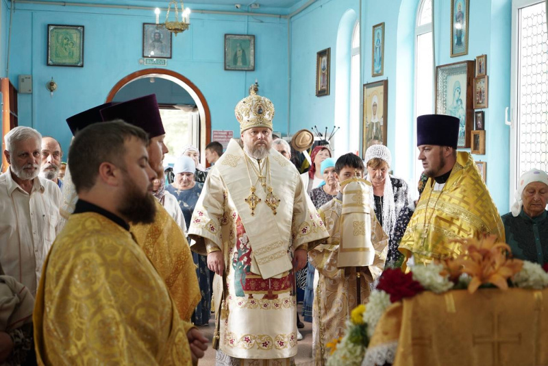 В праздник святых апостолов Петра и Павла епископ Серафим совершил Божественную литургию в храме Казанской иконы Божией Матери села Советское