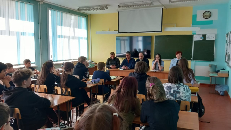Руководитель социального отдела Бийской епархии провел встречу со школьниками