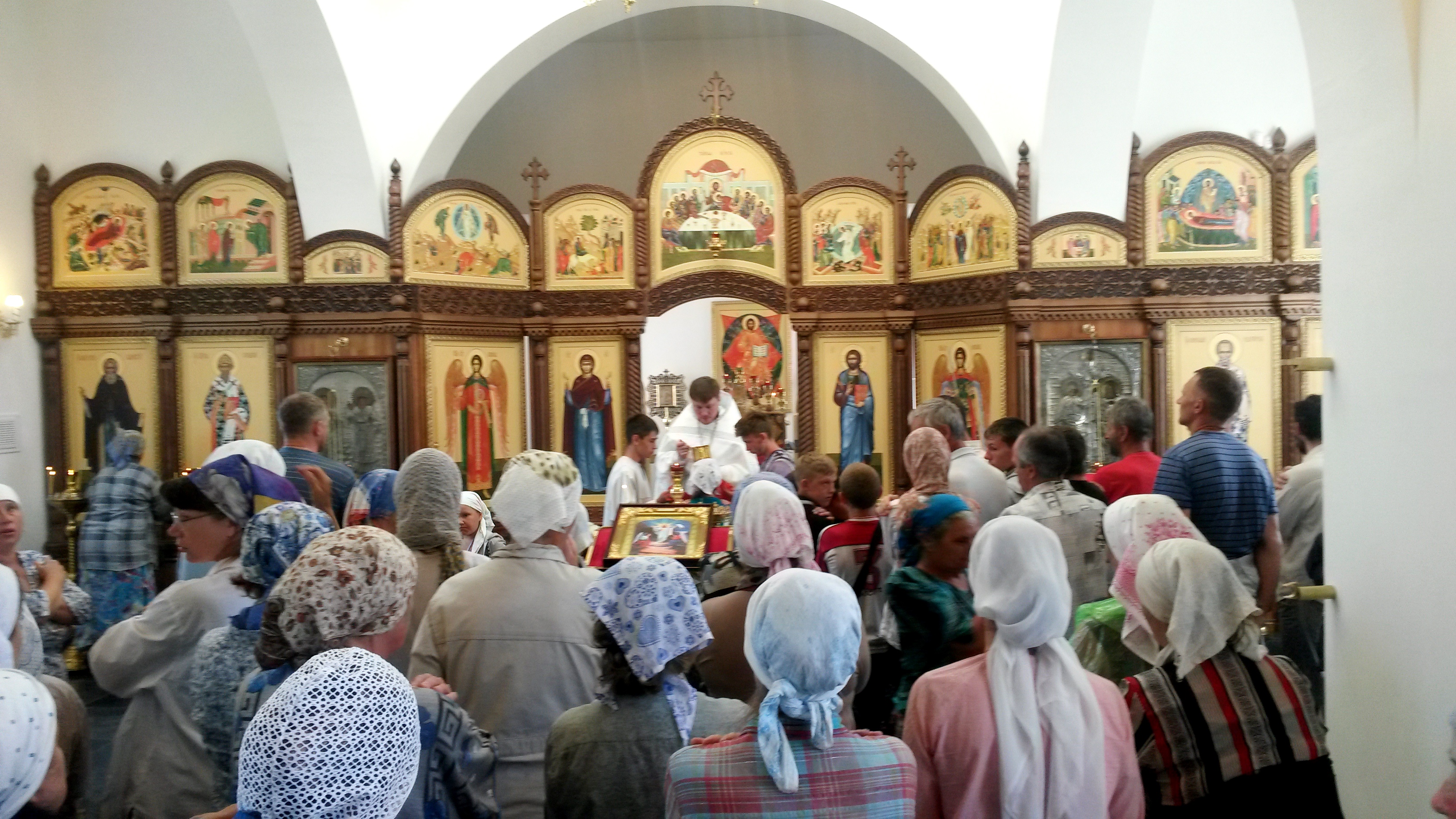 В селе Петропавловском встретили крестный ход из Белокурихи