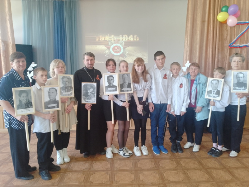 Священник принял участие в празднике в школе-интернате села Алтайское, посвященном Дню Победы  