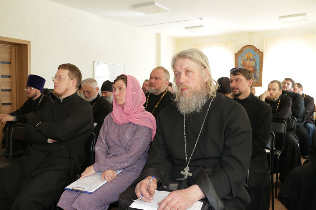 В Бийской епархии прошел учебный семинар для ответственных за религиозное образование  и катехизацию, преподавателей ОПК, священнослужителей 