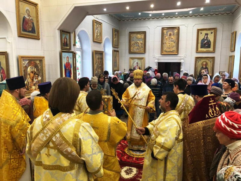 В Неделю 20-ю по Пятидесятнице, в День памяти Преподобного Илариона Великого, епископ Бийский и Белокурихинский Серафим совершил Божественную Литургию в Покровском храме Сибприбормаш города Бийска