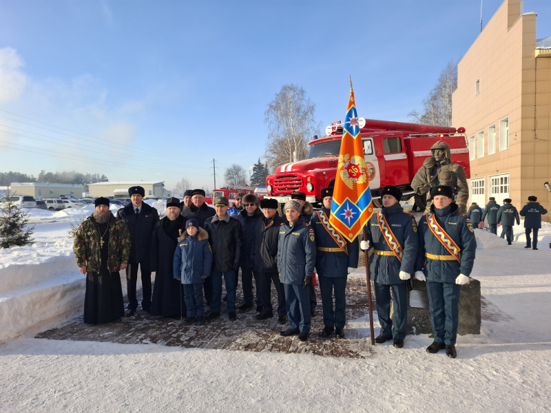 Епископ Серафим принял участие в торжественном мероприятии, приуроченном к 35-й годовщине образования МЧС России 